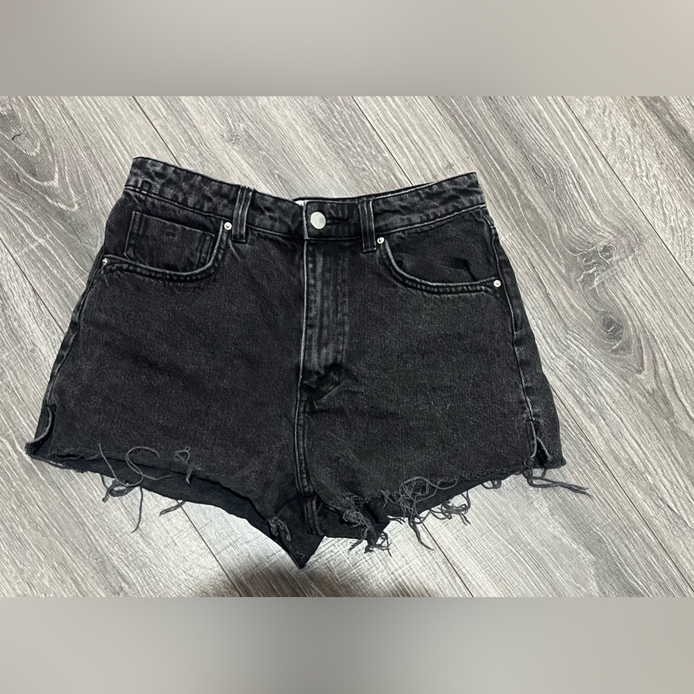 ZARA High Waisted Shorts Denim Frayed Hem Jean Shorts Womens Size 6 Button Fly